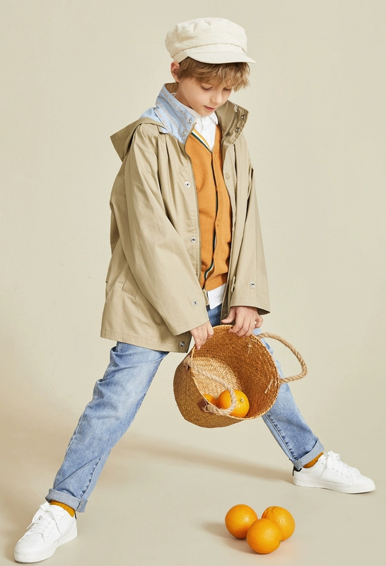 Balabala boy big boy phong cách phương tây áo khoác 2020 quần áo trẻ em mới trung bình big boy trùm đầu áo gió thời trang cổ điển - Áo khoác