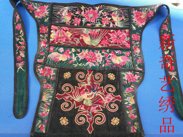 Old embroidery piece Miao hand embroidery piece Minority hand embroidery craft gift decoration Old baby bag embroidery piece T2932