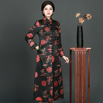 Chinese classic national wind coat womens autumn and winter Chinese retro plate buckle thickened Cheongsam cardigan womens medium and long section
