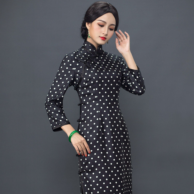Chinese Classic 2021 Spring Chinese Style Retro Republic Style Slim Daily Polka Dot Twill Silk Cheongsam Long Section Women