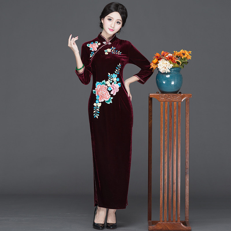 Chinese classic improved retro embroidery gold velvet cheongsam dress mother dress banquet embroidered cheongsam long version