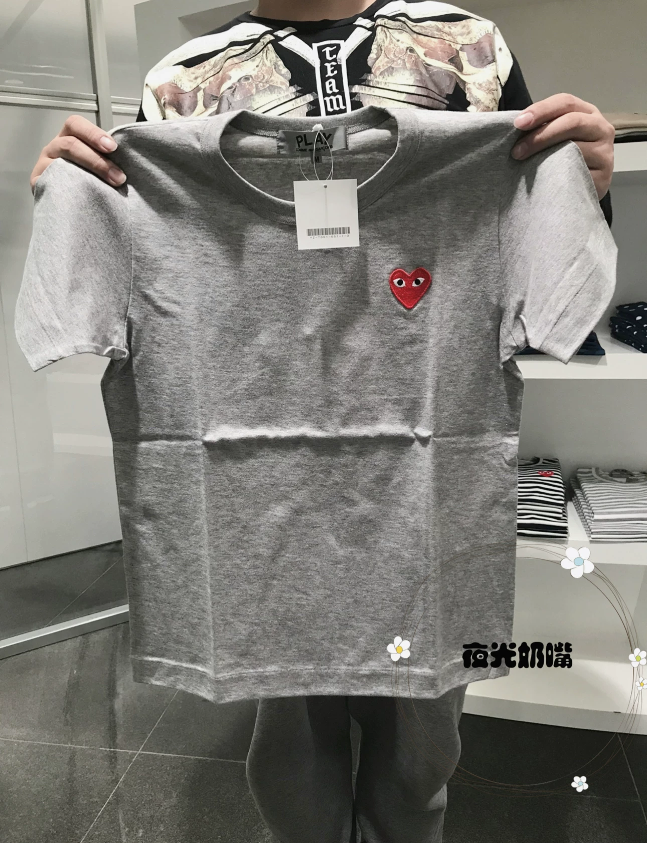 [Свет в темноте соска] подлинная японская CDG Rei Kawakubo PLAY магазин ограниченная серая футболка с коротким рукавом