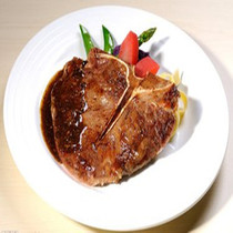 tbone steak single sheet meat raw beef steak beef tinderbone steak West restaurant quality 210g with sauce