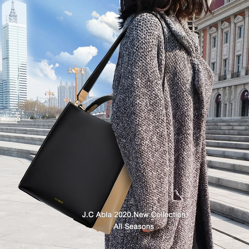 Tide brand fashion broadband leather shoulder bag women's large capacity 2022 new Korean texture portable small square bag atmosphere