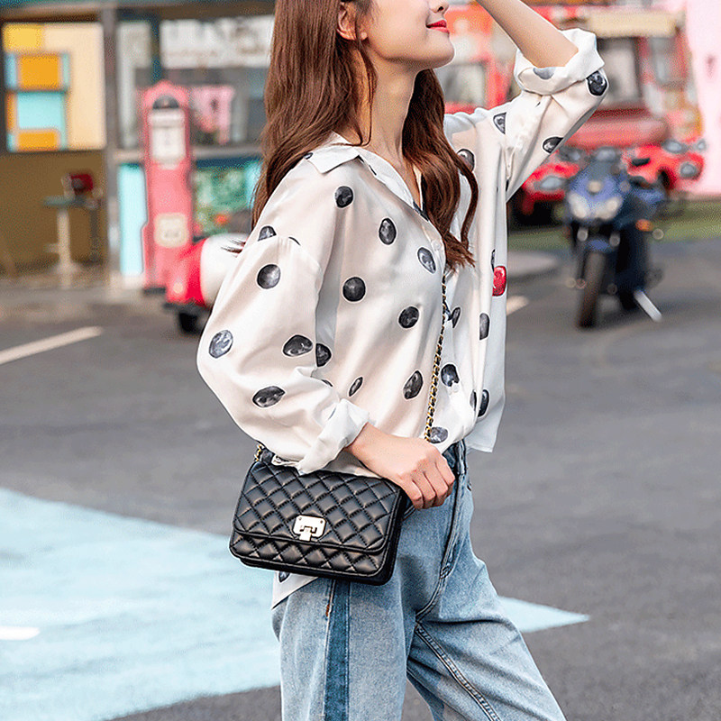 Niche design fashion women's bag 2022 new fashion brand fashionable one-shoulder cross-shoulder cross-shoulder cowhide diamond checkered chain bag small fragrance