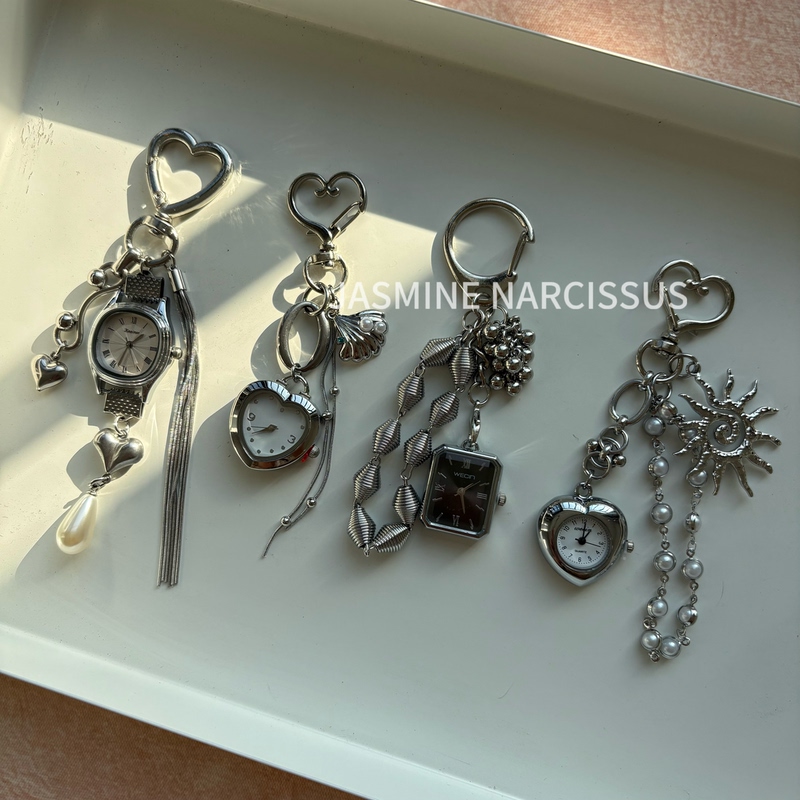 Original Design Titanium Steel Heart-Shaped Watch Keychain High-End ins Style Punk Retro Exquisite Pendant Original Design Titanium Steel Heart-Shaped Watch Keychain High-End ins Style Punk Retro Exquisite Pendant