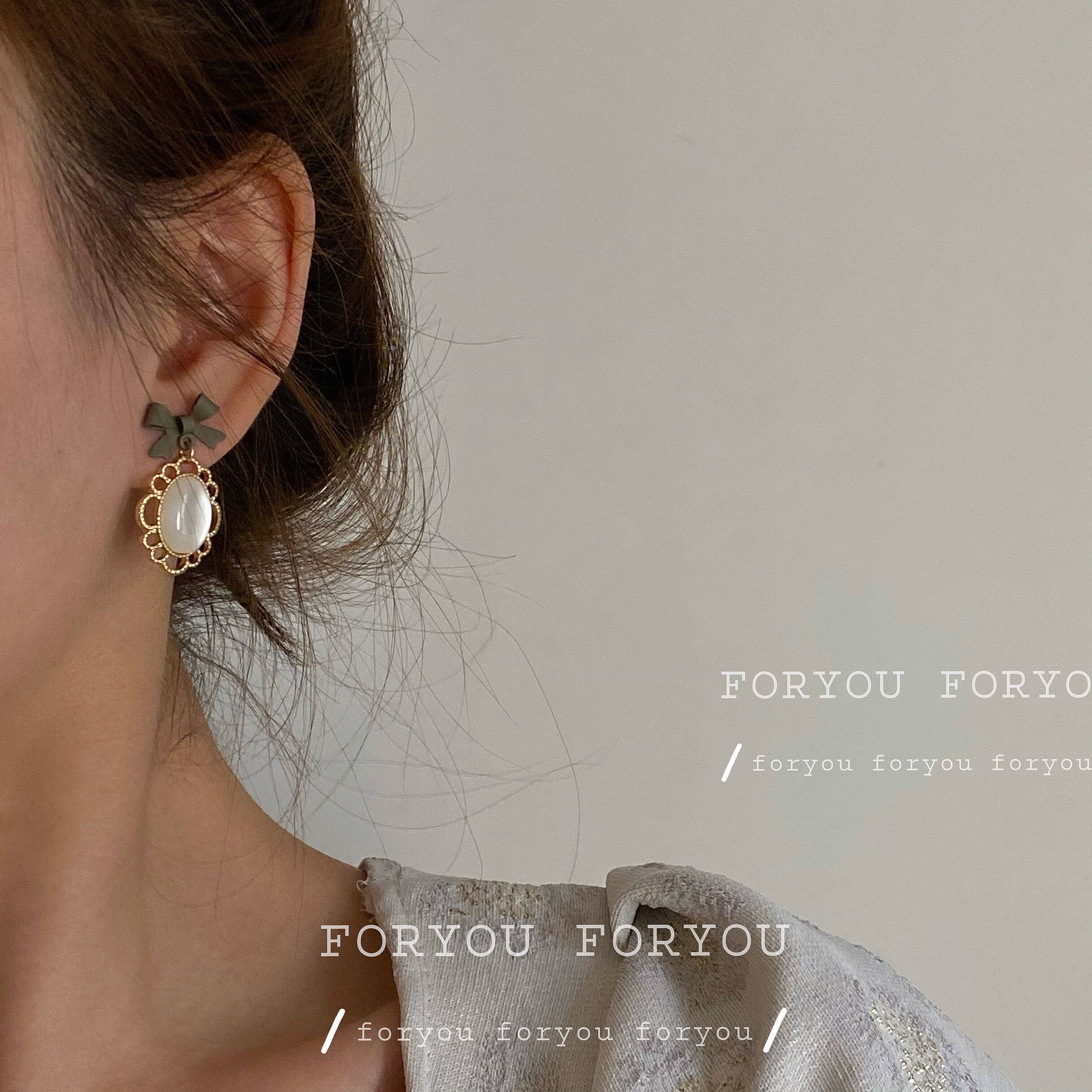 French retro temperament fashion cute cat's eye water drop inlaid earrings bow stud earrings without pierced ear clips