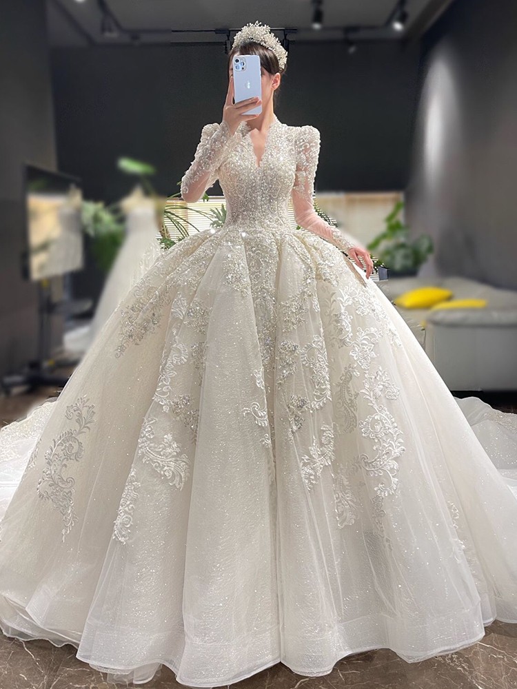 Main wedding dress 2024 new bride, shoulder long -sleeved heavy industry luxury forest princess court style French long drag tail Main wedding dress 2024 new bride, shoulder long -sleeved heavy industry luxury forest princess court style French long drag tail
