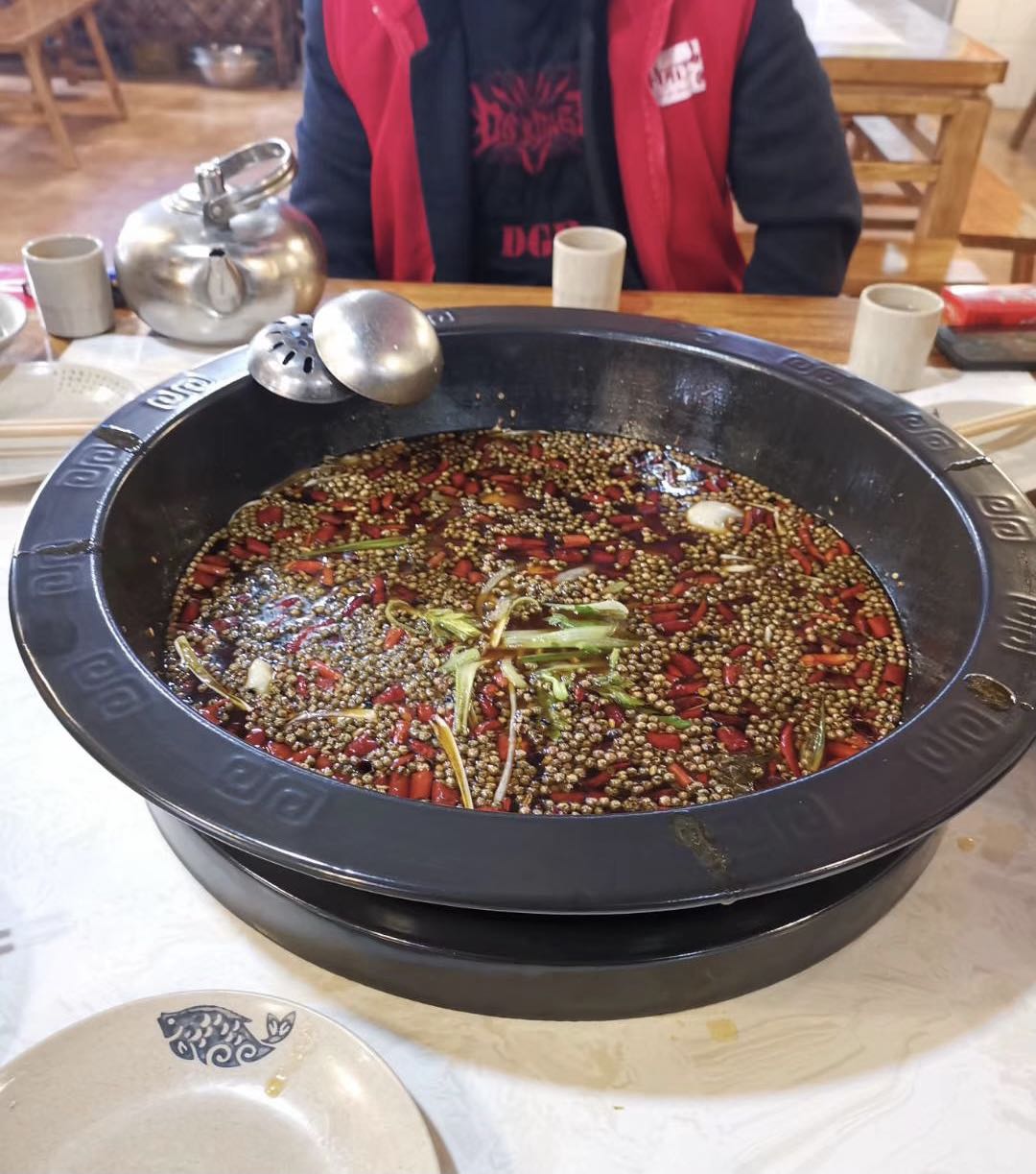 Fish hot pot American frog fish head Large pot Fat sausage fish special pot deepened iron pot Non-stick Enamel boiled fish pot
