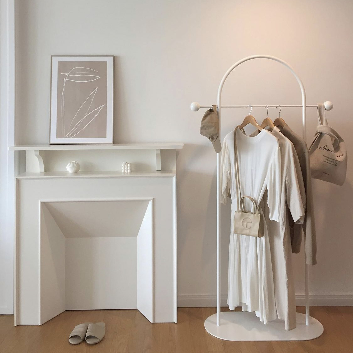 Valley and Nordic ins decorative fireplace simple living room entrance cabinet Japanese and Korean white display double partition small apartment