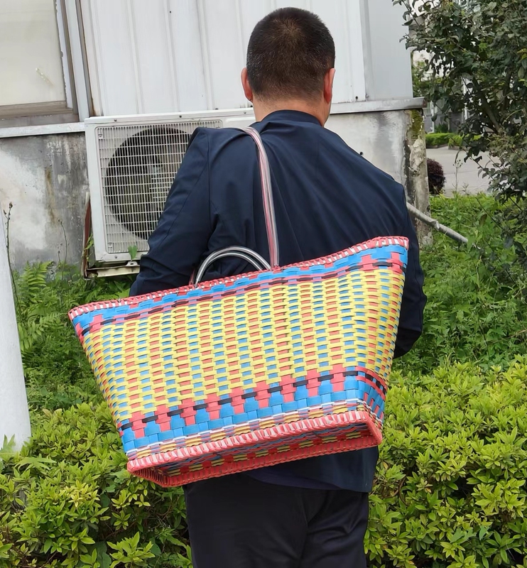 Guizhou Fighting Chicken Basket Features Hand-Woven Fighting Chicken Cage Pet Basket Can Be Carried and Carried on the Back Special Price  Pet Cage