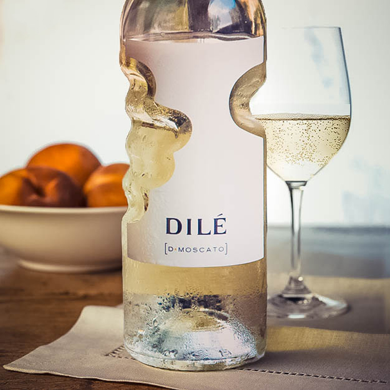 бокалы с эффектом пузырьков. шампанское - отдушка (100 мл). бокалы цветные с синей полоской. пузырьки в стакане. бокалы с шампанским.