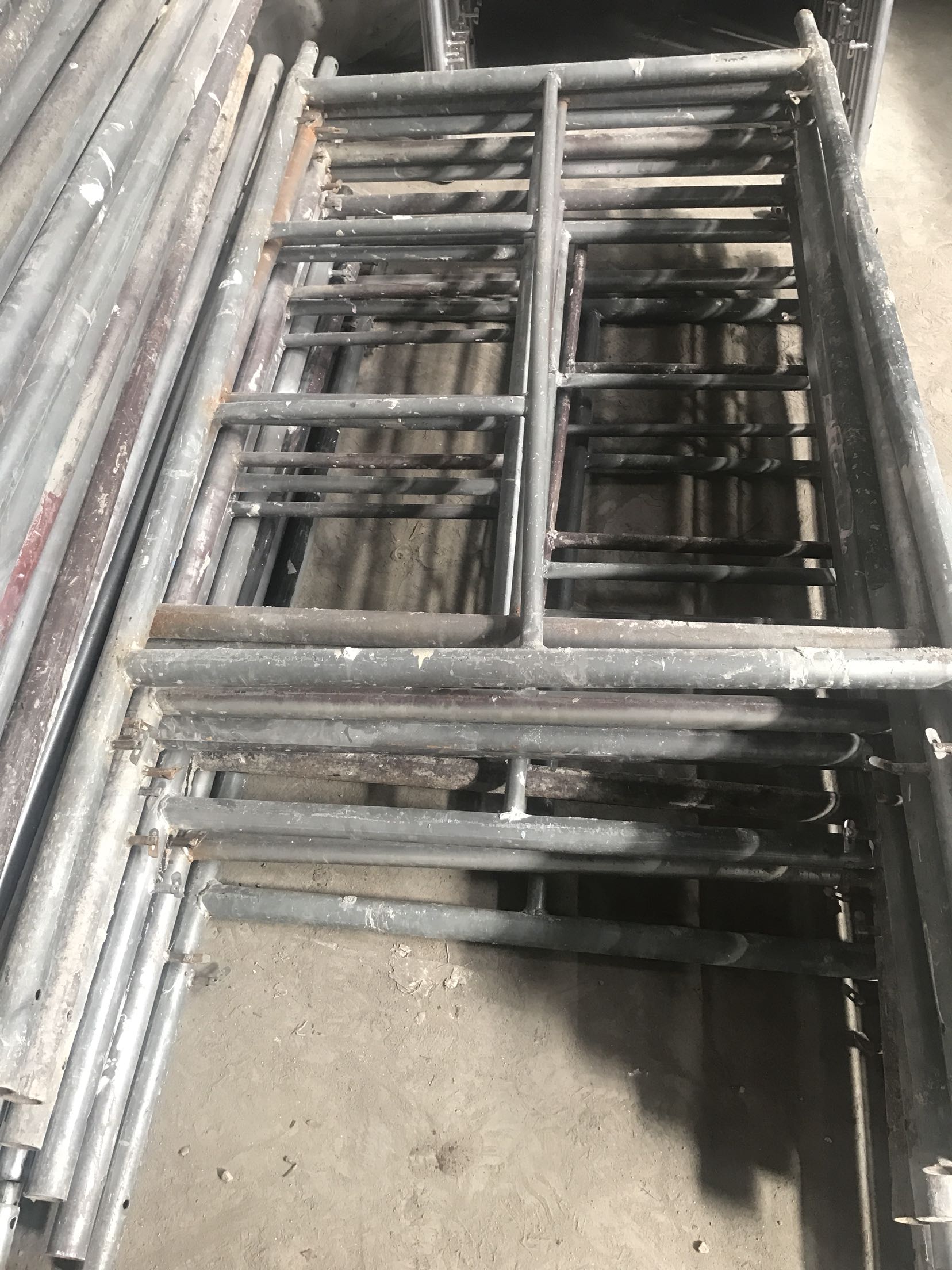 A large number of rental mobile scaffolding interior decoration site construction movable racks to increase the construction platform