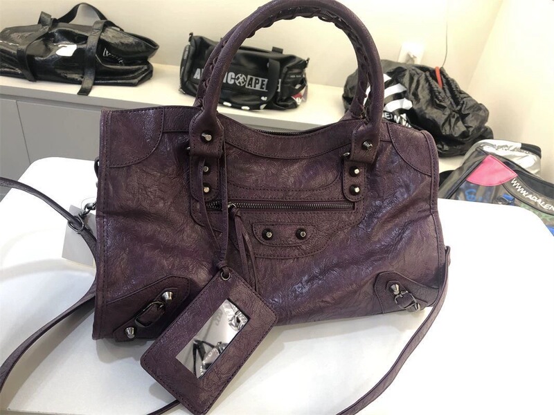 Real Shot of the Trendy Influencer's Same Style Versatile Motorcycle Studded Niche Design Handbag, Crossbody Bag, and Commuter Bag