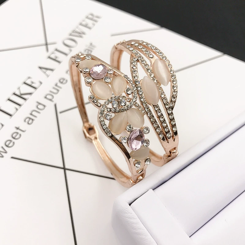 Nhà máy trực tiếp quầy đồ trang sức lớn kim cương Hàn Quốc vòng đeo tay mắt mèo của phụ nữ thời trang màu chuỗi đeo tay