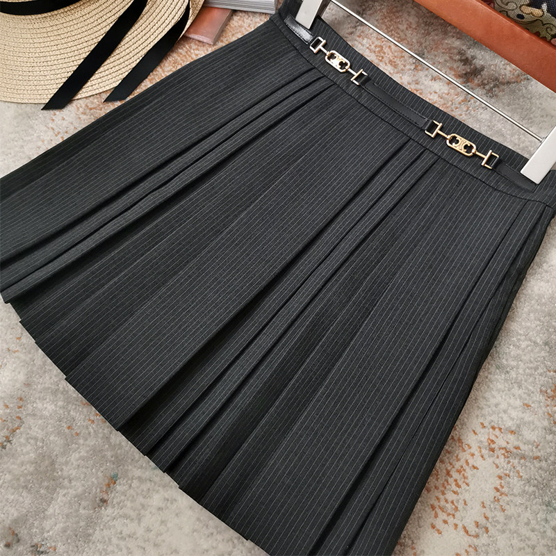 You are short of such a skirt, anti-glare gray striped pleated skirt, women's high waist A-line short skirt