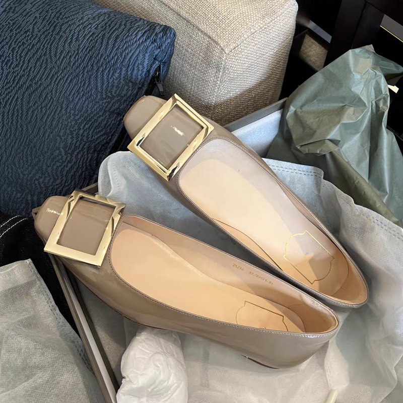 2026 Autumn/Winter New Square Buckle Patent Leather Square Toe Versatile Shallow Mouth Flat Shoes Gray Commuting Work Shoes for Women 2026 Autumn/Winter New Square Buckle Patent Leather Square Toe Versatile Shallow Mouth Flat Shoes Gray Commuting Work Shoes for Women