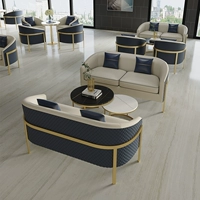 Один стол, два стула, двойной синий