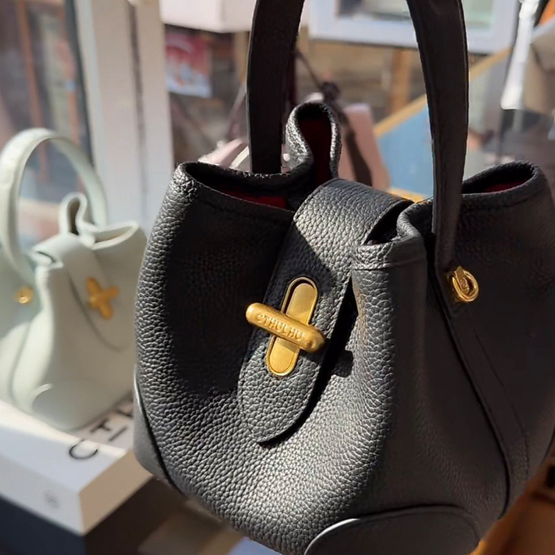 Cthulhu Style Women's Bag 2026 New Korean Niche Autumn and Winter Versatile Commuter Handbag Shoulder Bucket Bag Trendy