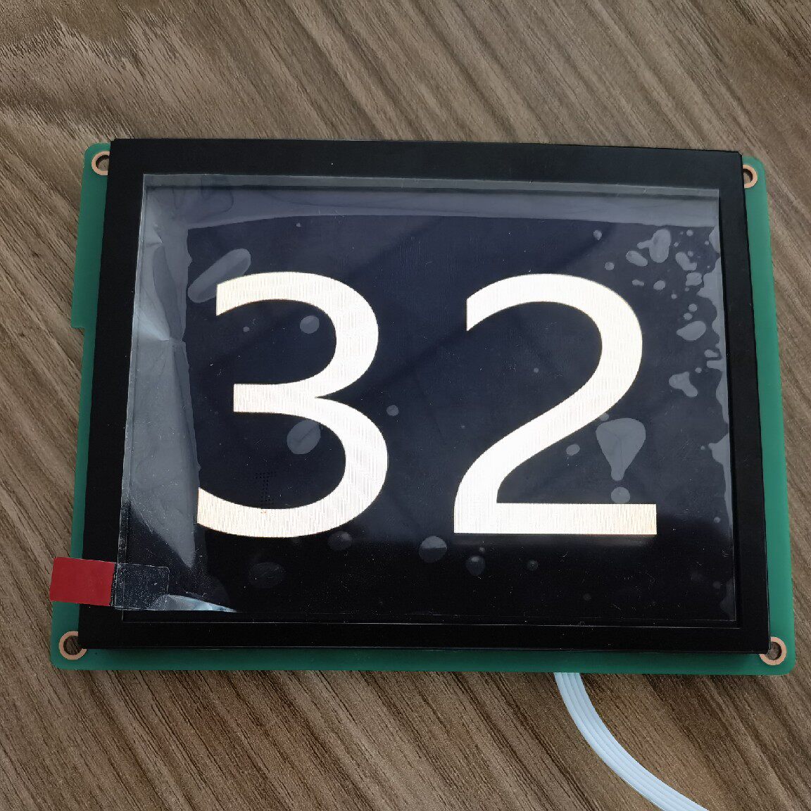 Elevator multimedia LCD can be additionally customized up and down to the station light