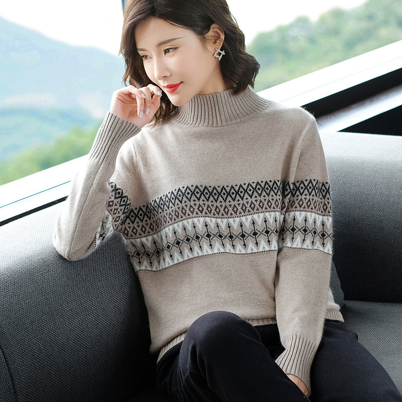 Large size women's clothing Fat mm winter clothing with undershirt blouses to increase loose cover for a lady's sweater during autumn and winter