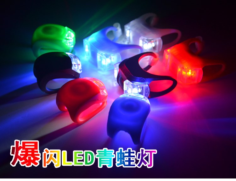 giá xe thăng bằng Đèn xe đạp ếch ánh sáng đêm cưỡi đèn flash đầy màu sắc trẻ em cân bằng đèn nhấp nháy xe đạp phụ kiện đèn trang trí - Smart Scooter xe 2 bánh cân bằng