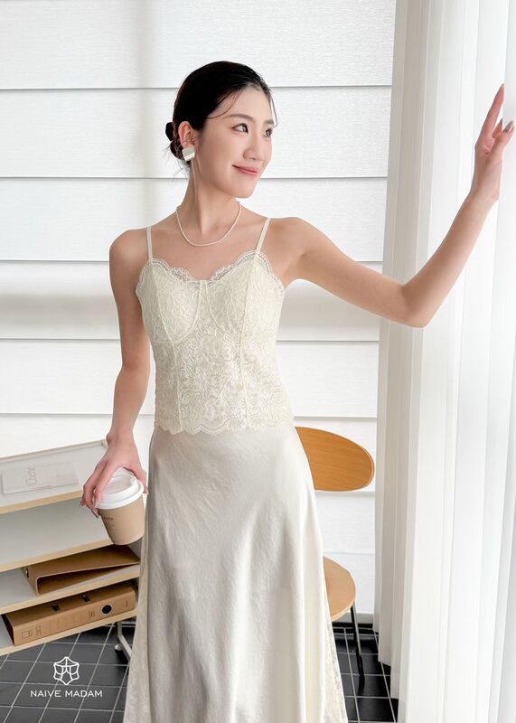 Naive Madam 25299 Sheer Embossed Lace Camisole with Fixed Chest Pads, Gathered Anti-Exposure Beautiful Back Design