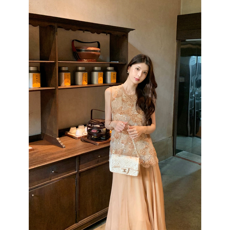Kunzong [Zhu Fan] Sleeveless T-Shirt for Women Summer 2026 New Sequin Embroidery Loose Fit Elegant Design Top for Women