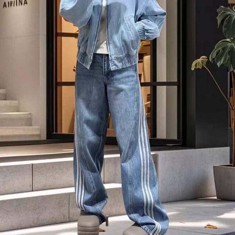 Song Yuqi Style Retro Three-Stripe Jeans for Women, Loose Wide-Leg Pants, Slimming Straight-Leg Long Pants, Casual Scimitar Pants Song Yuqi Style Retro Three-Stripe Jeans for Women, Loose Wide-Leg Pants, Slimming Straight-Leg Long Pants, Casual Scimitar Pants