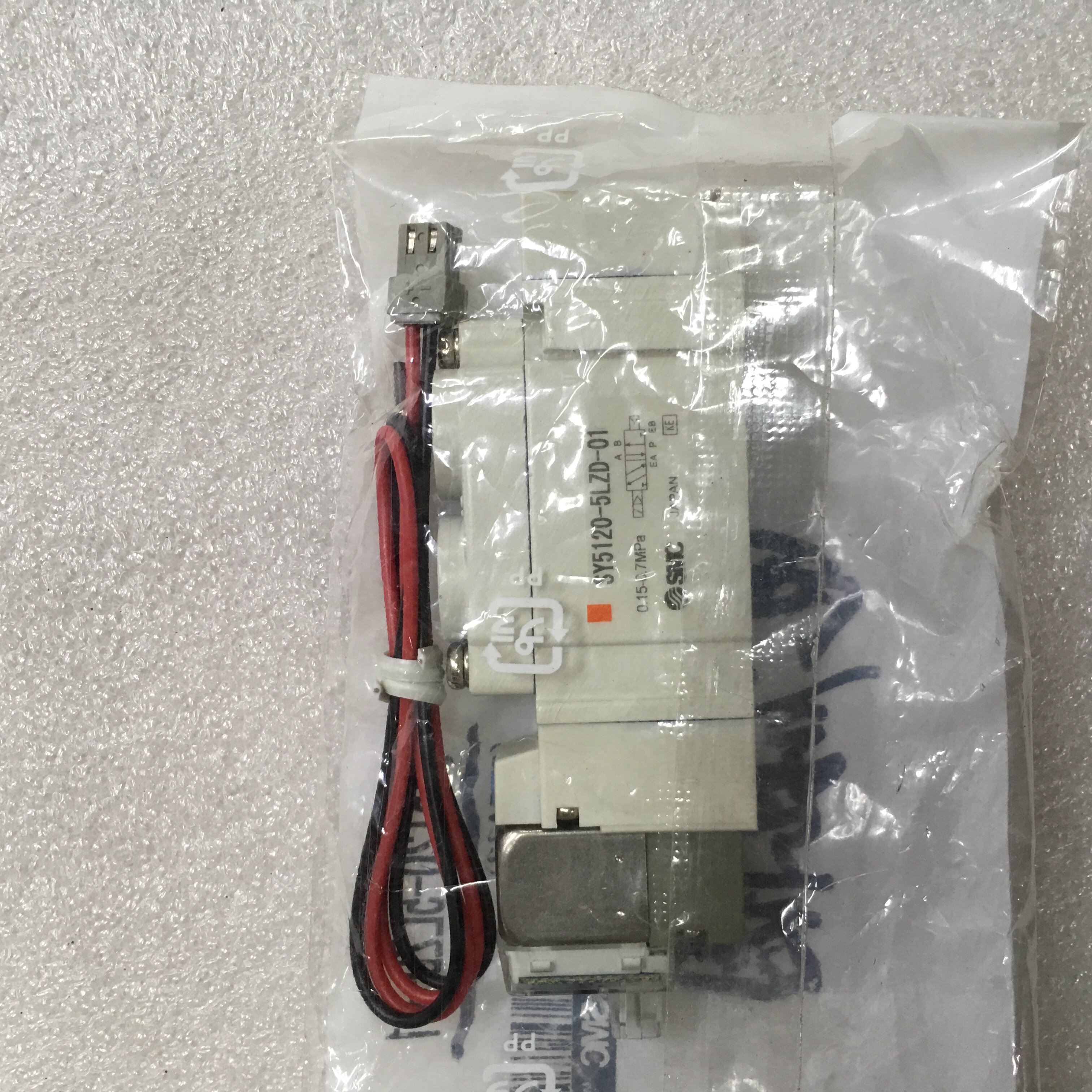Japan SMC series SY5120-5LZD-01 solenoid valve new original factory