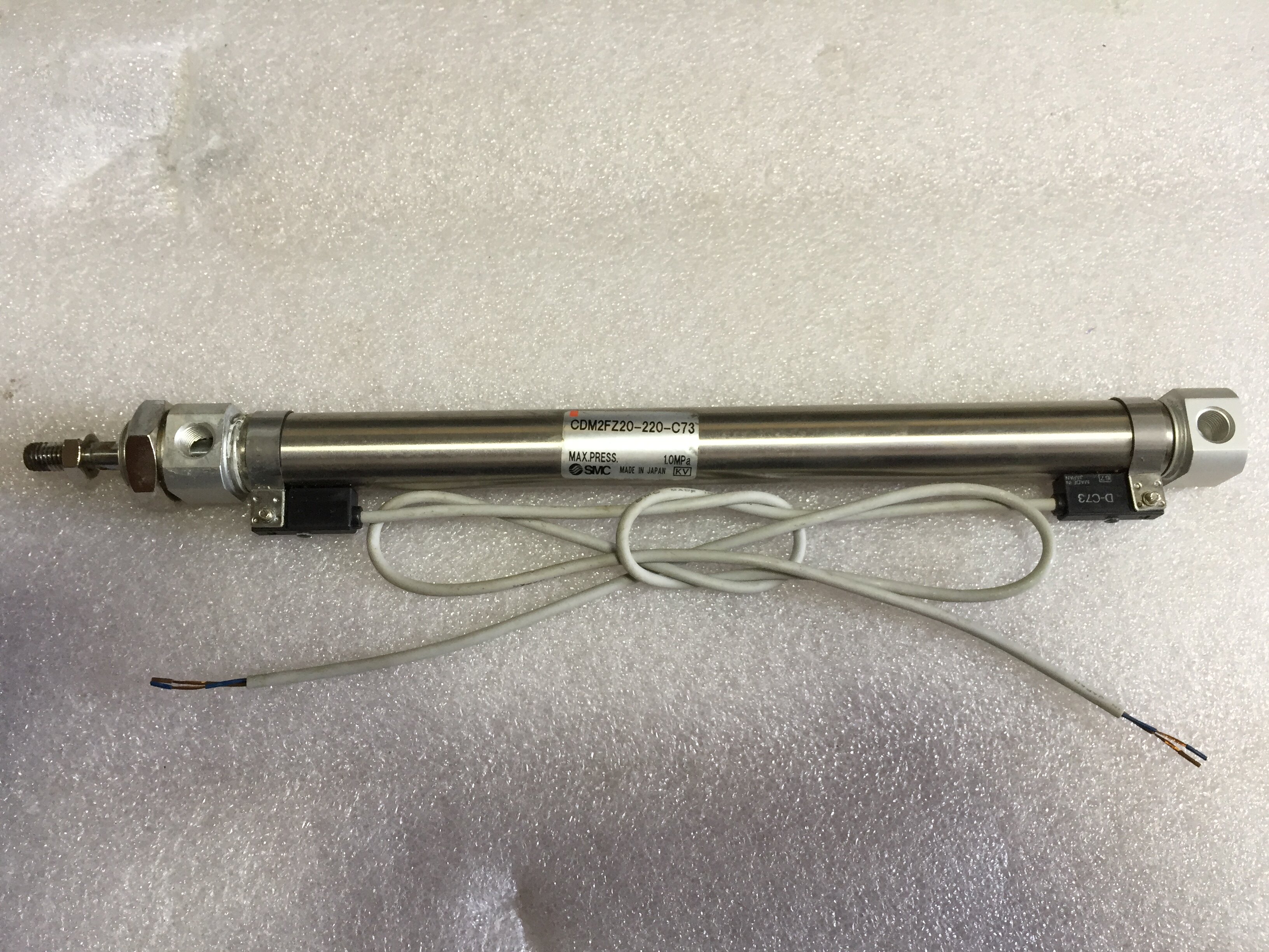 CDM2FZ20-220-C73 Japanese SMC CYLINDER ORIGINAL CYLINDER ORIGINAL