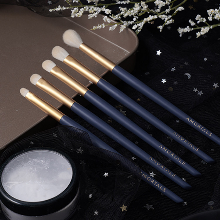 Ermu grape makeup brush set student parity super soft soft hair eye beginner high-value net red eye shadow brush