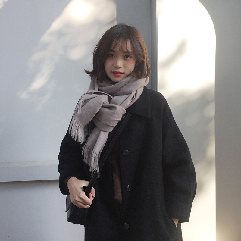 Black coat Hu Chuliang small women's 2021 popular Hepburn wind long version of knee-length tweed coat students