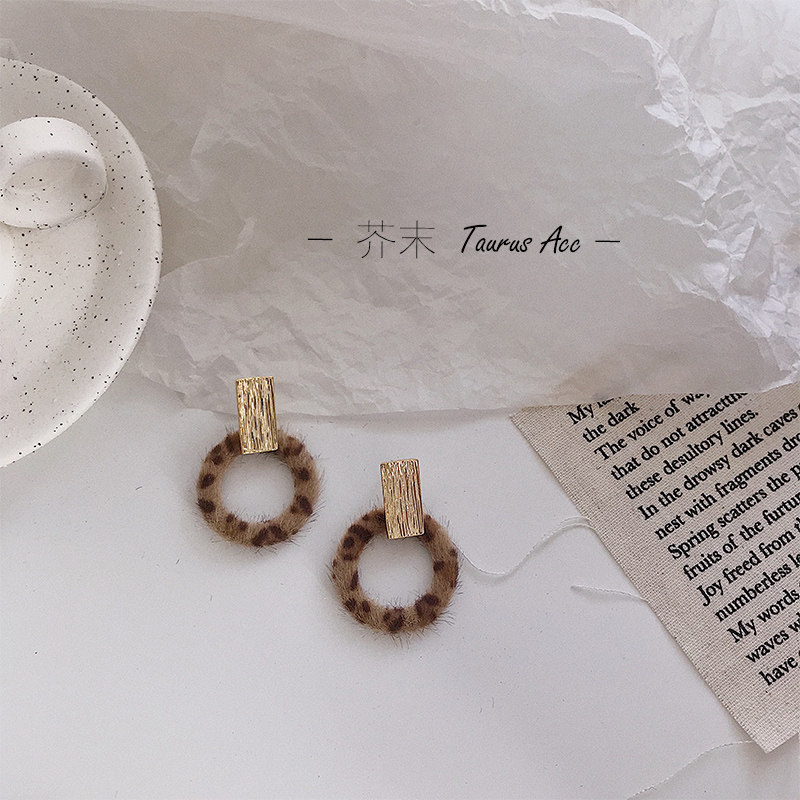 2021 New autumn and winter retro BAO WEN hair earrings feminine Korean personality earrings