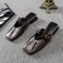 Womens shoes have a good personality. I like to keep a pair.