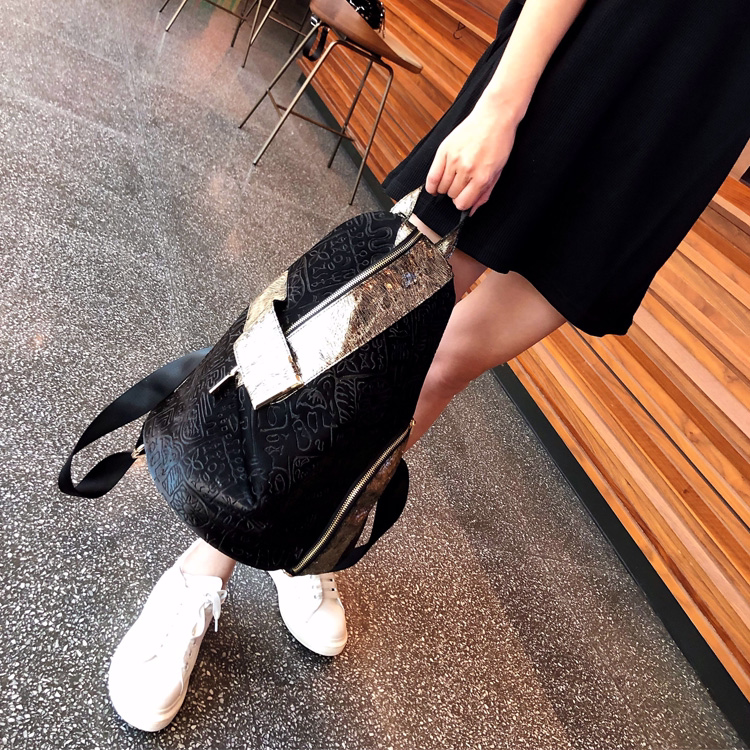 Hong Kong retro shoulder bag women's fashion wild Western school backpack high-end sense of large capacity net red women's bag trend