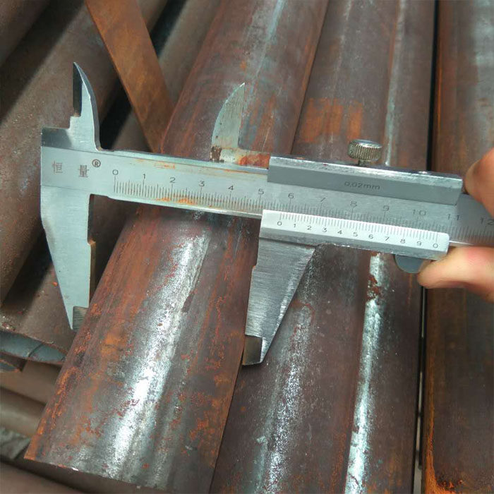 DN50 Shanghai Bao Steel seamless steel wall thickness 3 5 mm quantitative foot high quality carbon iron tube