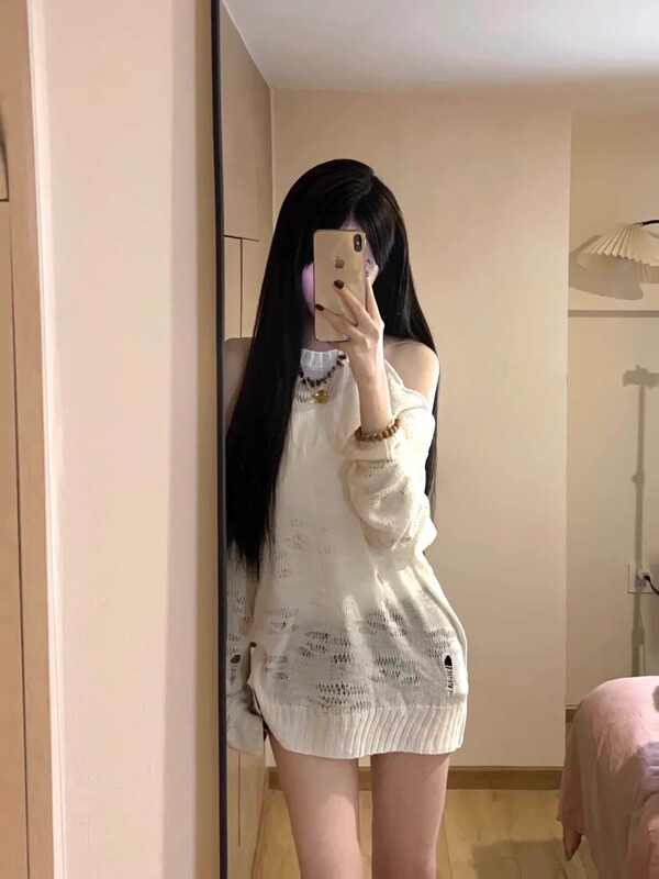 American-Style Spicy Girl White Long-Sleeve Halter Neck Hollow-Out Knit Cover-Up for Women, Spring/Summer 2026, Loose and Versatile Sun-Protective Top