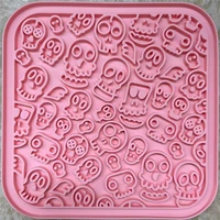 Розовый череп