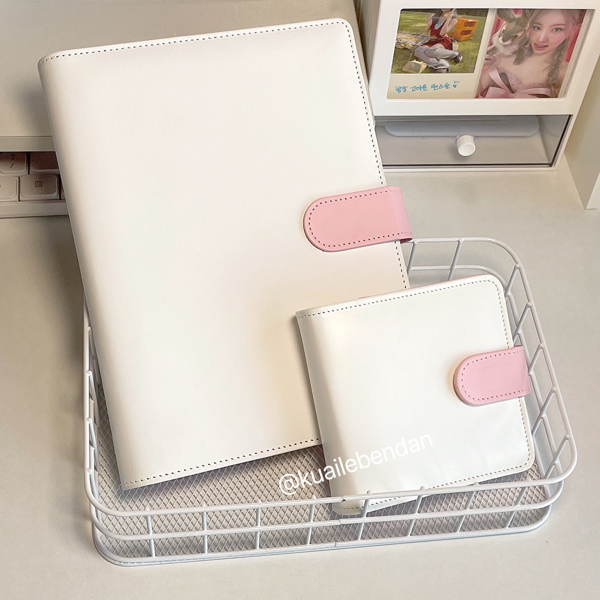 Happy idiot PU splicing magnetic buckle loose-leaf card book four-square square chasing star album small card 3-inch card storage