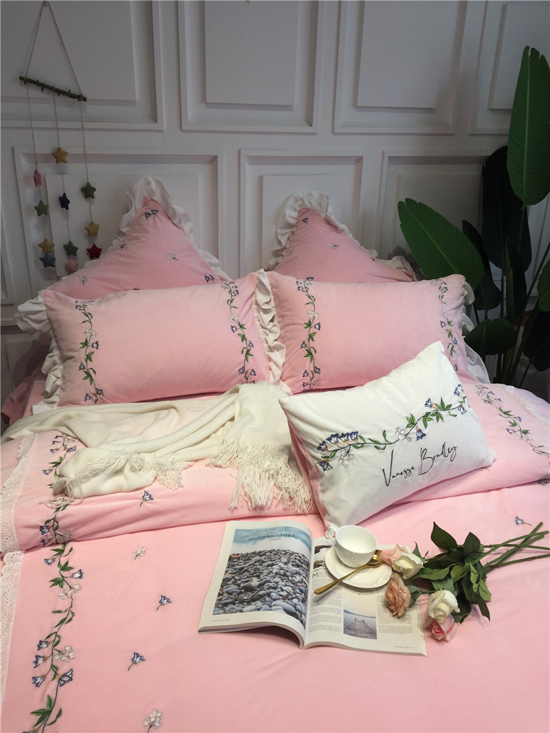 Công chúa phong cách váy ren mùa thu và mùa đông bé cashmere bốn mảnh mục vụ thêu gió dày nhung ấm giường - Bộ đồ giường bốn mảnh bộ chăn ga gối đệm cưới đẹp