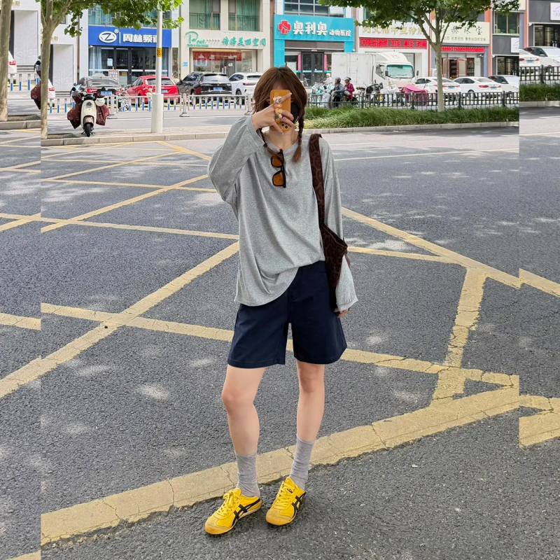 Korean-Style Casual Lazy Style Gray Long-Sleeved T-Shirt Top and Shorts Set for Women, Loose and Relaxed Lazy Outfit for Autumn Korean-Style Casual Lazy Style Gray Long-Sleeved T-Shirt Top and Shorts Set for Women, Loose and Relaxed Lazy Outfit for Autumn