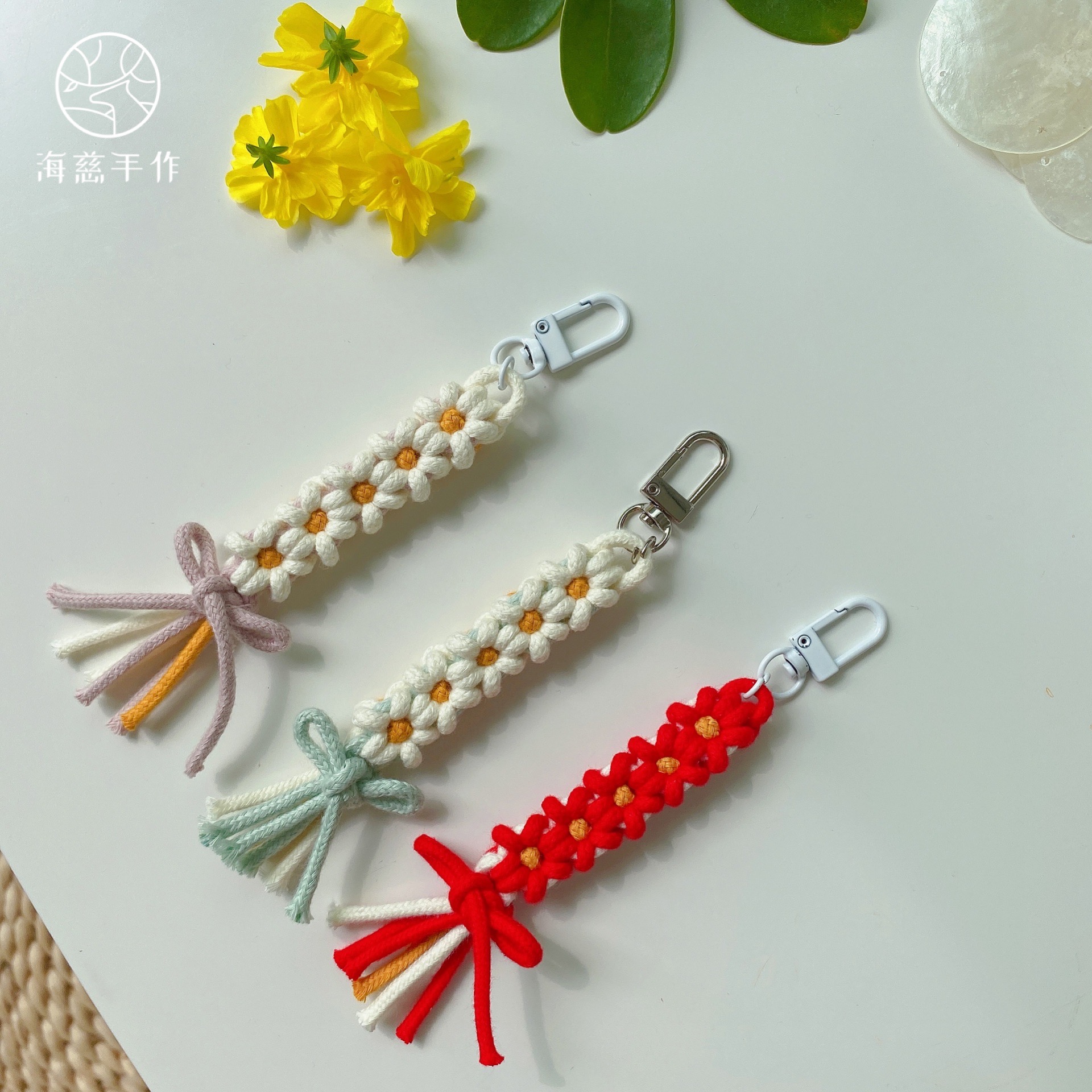 Haiji hands as a small daisy key button Hand Woven Diy Materials Ins Wind Ornament Tutorial Homemade Presents
