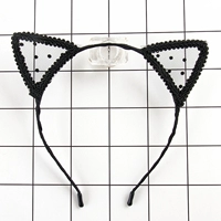 Точечная кошка ухо