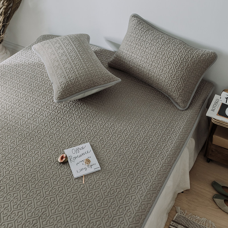 Thai imported latex sandmat Three sets of ultra soft and machine washable folding air conditioning sandmat 1 5m1 8 m bed double