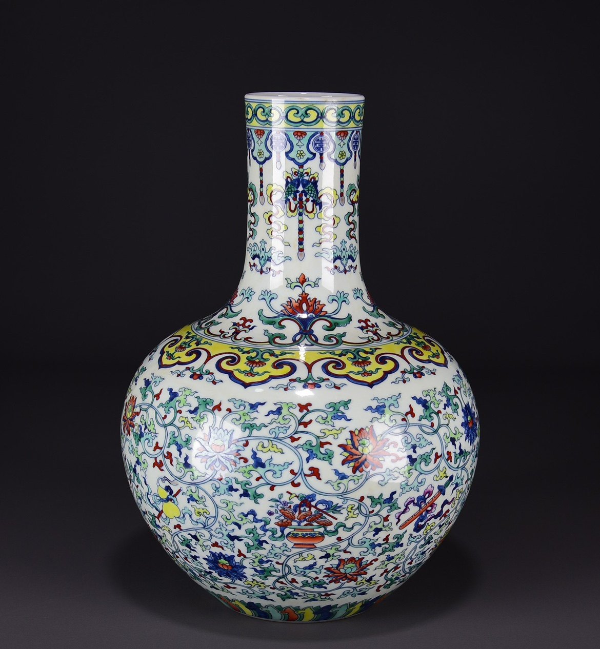 旧藏清雍正青花斗彩缠枝莲托八宝纹天球瓶！ 尺寸高40宽31