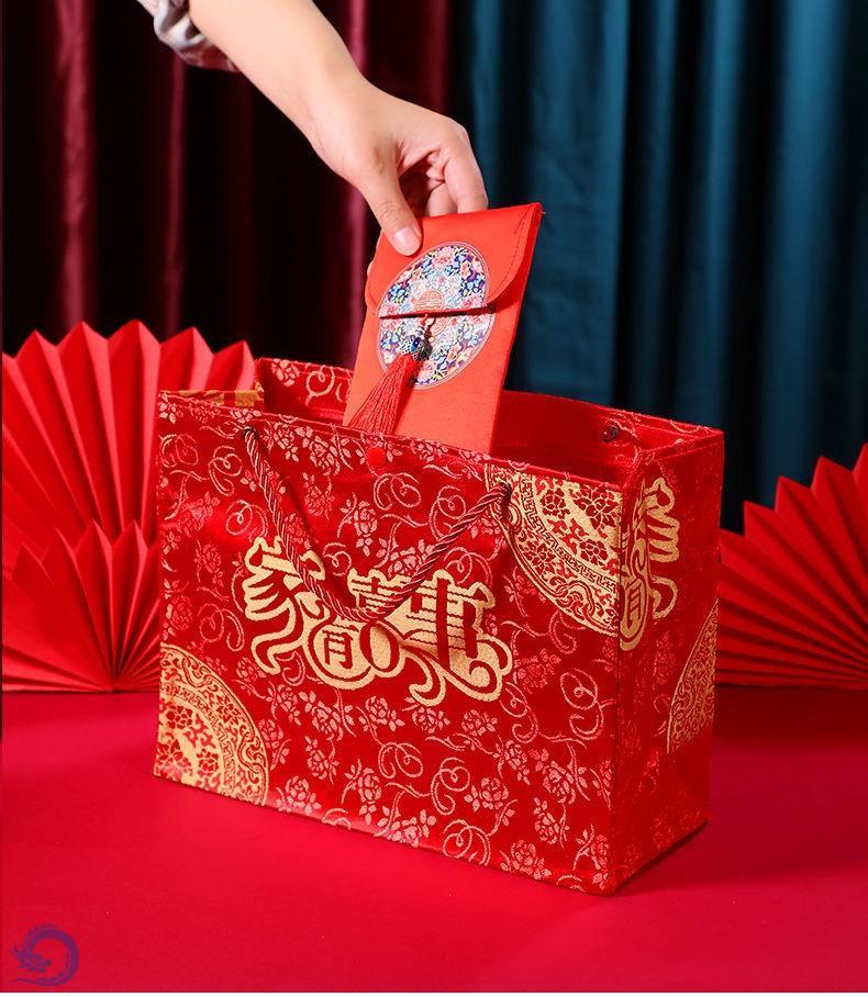 Embroidered red envelopes Wedding Handheld Bride Gift Box Wedding Gift Bag Hire Gift Bag 200 thousand 300 thousand bag of money bag