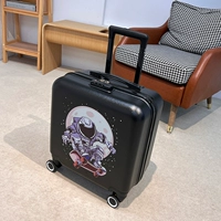 Черный большой космонавт