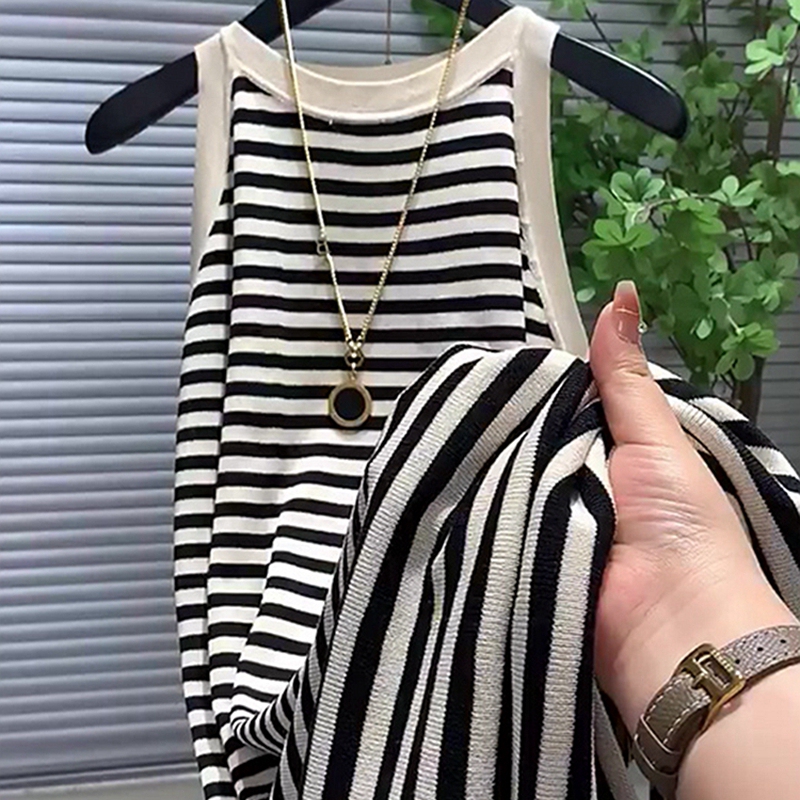 Romantic Retro Style Striped Sleeveless Long Dress for Petite Women, Elegant and Slimming with a High-End Feel