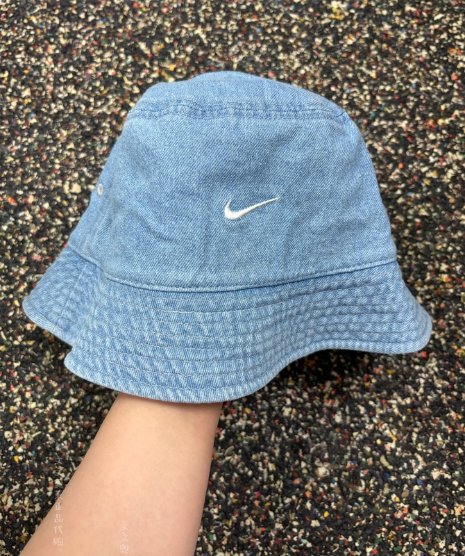 Authentic Nike Men's and Women's New Embroidered Logo Denim Bucket Hat Sun Hat Hf0384-429 Authentic Nike Men's and Women's New Embroidered Logo Denim Bucket Hat Sun Hat Hf0384-429